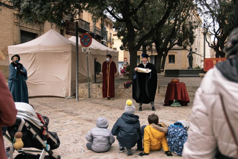Más de 1.800 personas participaron de la actividad “Huesca Leyenda Viva”, organizada por el Ayuntamiento de Huesca
