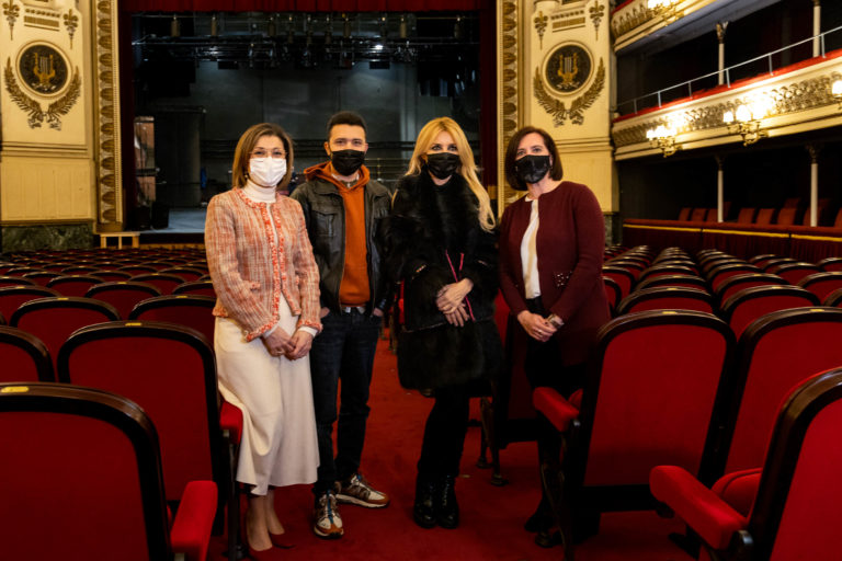 Cayetana Guillén inicia el ciclo de conferencias, que bajo el título “Los debates del Principal” Zaragoza