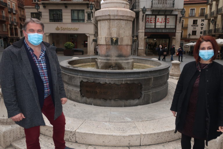 Las placas de la fuente del Torico (Teruel) restauradas por el Ayuntamiento de la ciudad