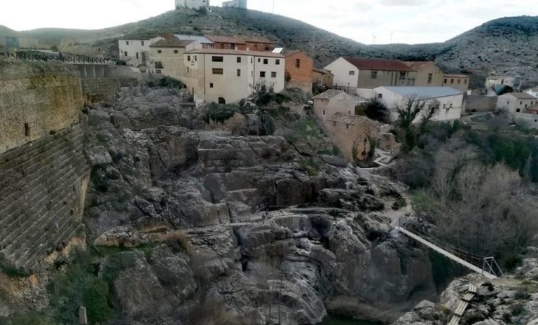 Un sofisticado sistema de pasarelas para adentrarse en la presa romana de Almonacid de la Cuba
