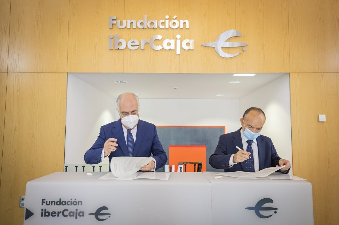 Firma convenio Montañeros Fundación Ibercaja