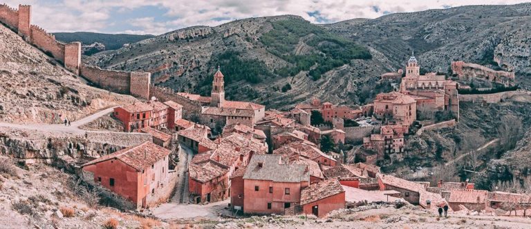 El pueblo más bonito de España está en la comarca de la Sierra de Albarracín