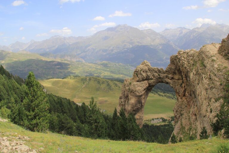 Pirineo Aragonés: las 9 rutas únicas que no te puedes perder