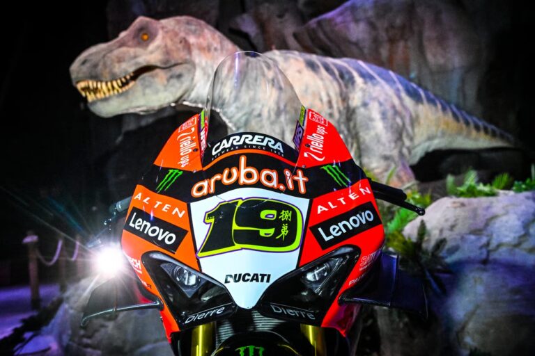 MotorLand Aragón presenta el Mundial de Superbikes en Dinópolis