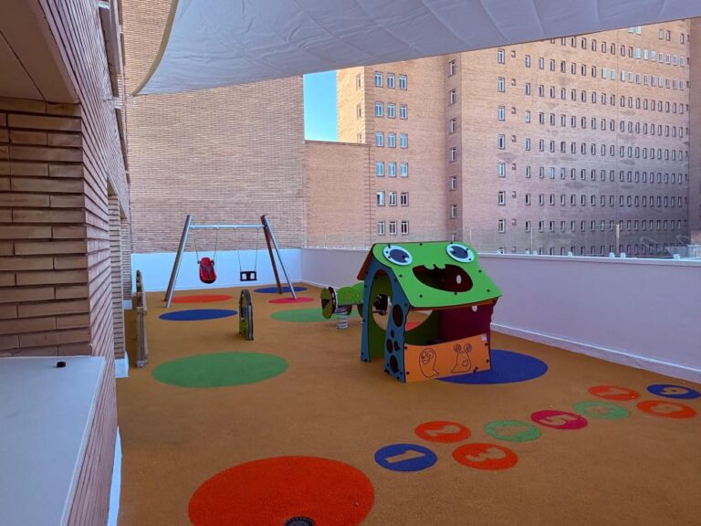 Zaragoza inaugura la Terraza Lacasitos en el Hospital Infantil