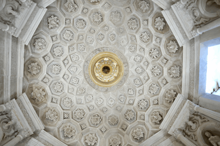 Descubren frisos renacentistas en la restauración del Palacio de Tarazona