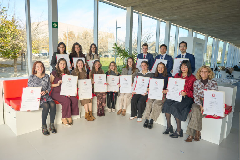La Universidad San Jorge premia a 17 egresados en 2025