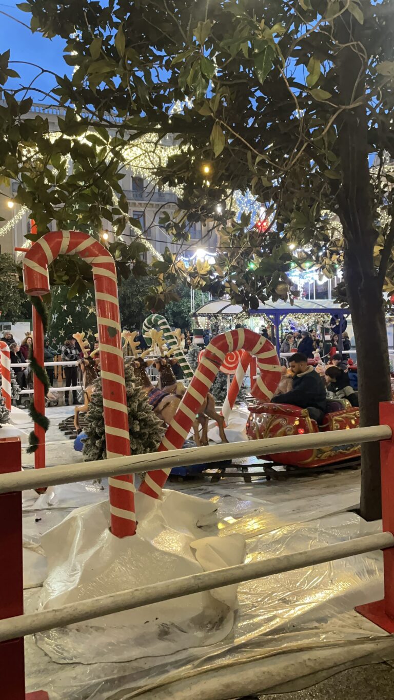 La Navidad consolida a Zaragoza como destino turístico : récord de visitantes en la plaza del Pilar