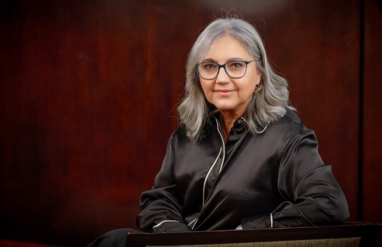 “Las reinas no eran muñecas de tafetán: el poder también fue su campo de batalla”, Carmen Gallardo
