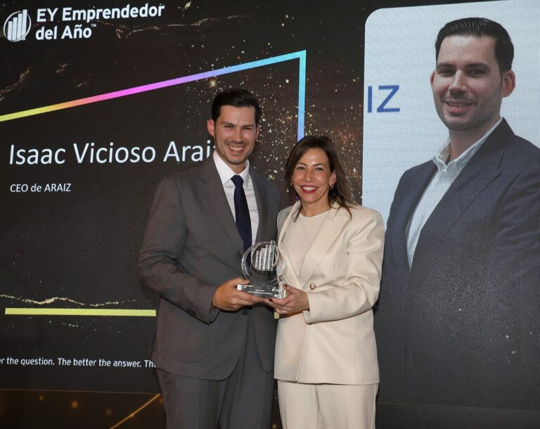 Isaac Vicioso recibe el XXIX Premio Emprendedor del Año de EY