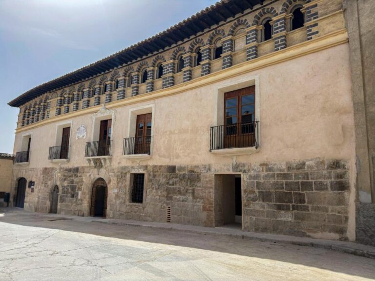 El Palacio de los Barones de Valdeolivos recupera su esplendor: Fonz gana una nueva joya para el turismo cultural aragonés