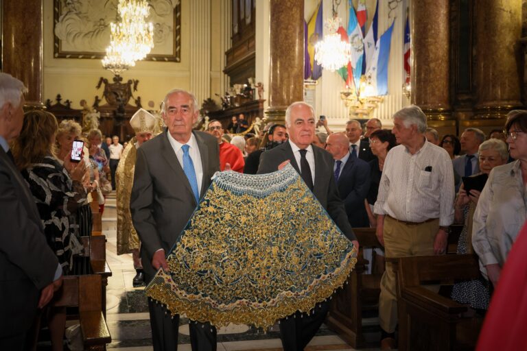 Fundación Ibercaja celebra 150 años con manto joya en Zaragoza