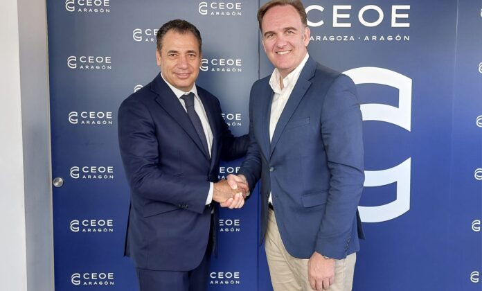 Los presidentes de CEOE Aragón, Benito Tesier, y el clúster TECNARA, Félix Gil.