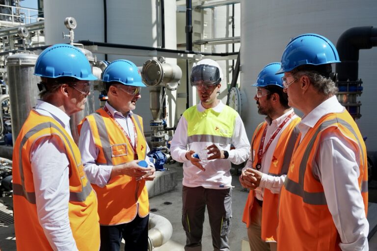 El Comisionado de Economía Circular visita IQE para impulsar sostenibilidad en Zaragoza