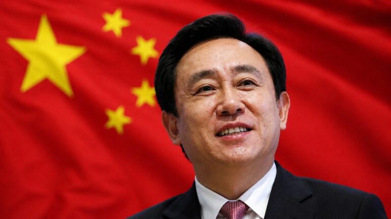 De la pobreza a la cima de China y de allí a cadena perpetua: la caída de Xu Jiayin y Evergrande