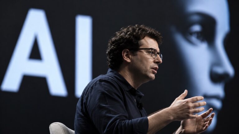El CEO de Anthropic acusa a la industria de la IA de haber ocultado sus riesgos y pide frenar su desarrollo