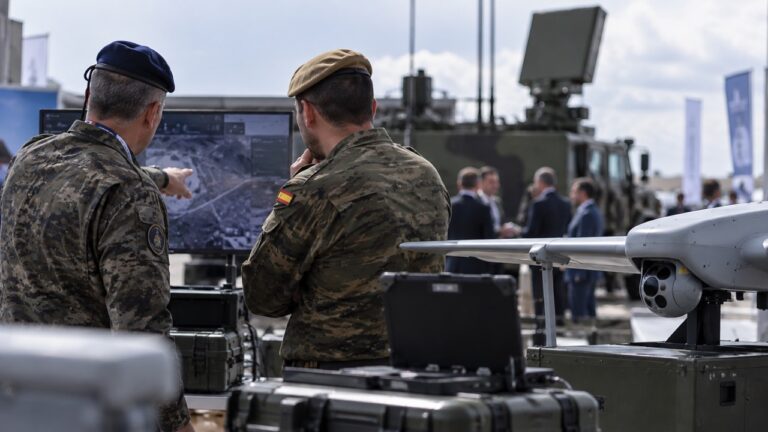 La industria de defensa pide acelerar la incorporación de nuevas tecnologías a las Fuerzas Armadas