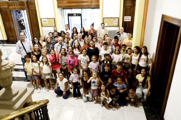 Premios «Qué bello es vivir... en mi pueblo» destacan la vida rural Premios «Qué bello es vivir... en mi pueblo» destacan la vida rural - Imagen relacionada con "Premios destacan relatos y vídeos sobre la vida rural, con récord de participación de 66 trabajos que involucran a escolares y personas con discapacidad."