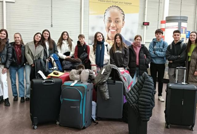 Aragón y Nueva Aquitania refuerzan cooperación educativa por 5 años Aragón y Nueva Aquitania refuerzan cooperación educativa por 5 años - Imagen relacionada con "Aragón y Nueva Aquitania fortalecerán su colaboración educativa durante cinco años, promoviendo intercambios, formación lingüística y programas conjuntos."