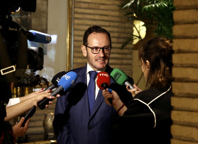 Zaragoza prevé ocupación hotelera del 74,11 % en Fiestas del Pilar 2026 Zaragoza prevé ocupación hotelera del 74,11 % en Fiestas del Pilar 2026 - Imagen relacionada con "Zaragoza espera una ocupación hotelera del 74,11% en las Fiestas del Pilar 2026, destacándose el aumento en la demanda nacional en celebraciones."