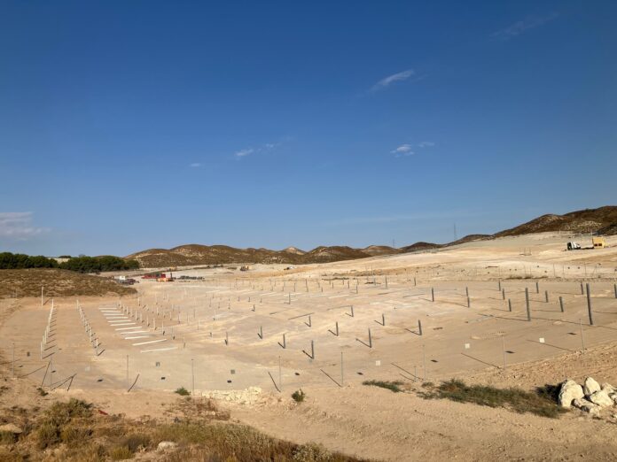 Verallia impulsa su sostenibilidad en Zaragoza con energía solar - Imagen relacionada con "Verallia implementará una planta fotovoltaica en Zaragoza, que mejorará su eficiencia energética y reducirá las emisiones de CO₂ en un 50%."
